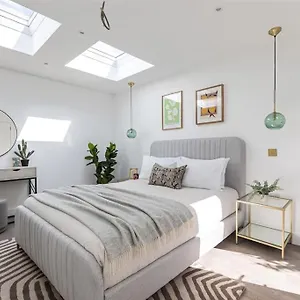  Apartment Cozy Leyton House With Garden And Small Terrace