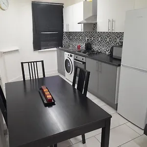  Apartment Two Bedroom Close To Central